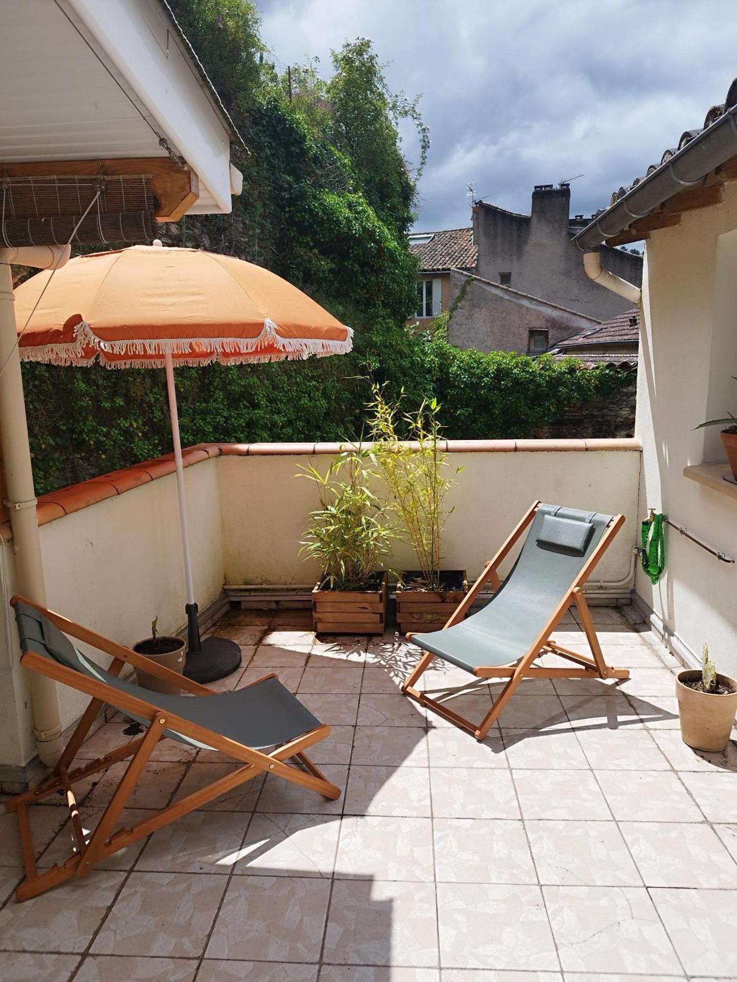 Par Saint Georges ! Apartment Cahors Exterior photo