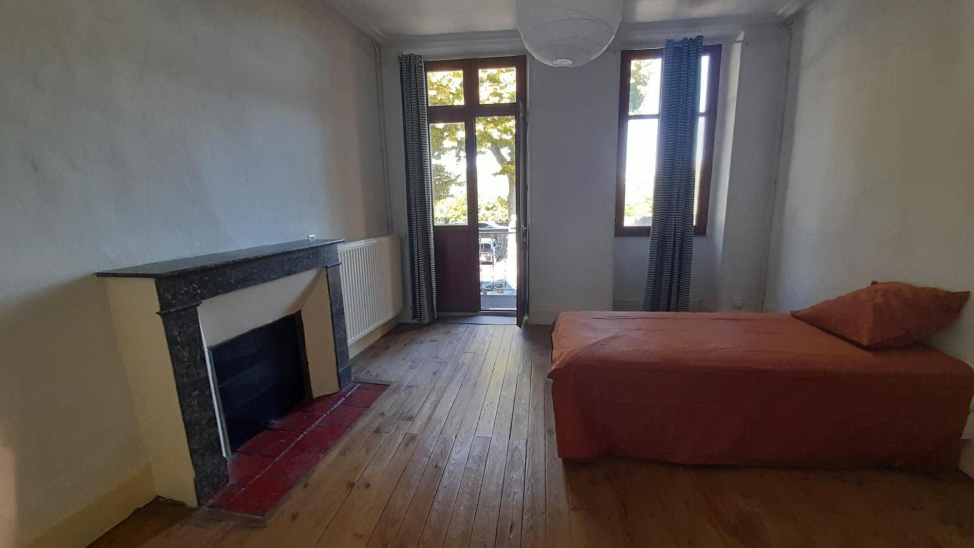 Par Saint Georges ! Apartment Cahors Exterior photo